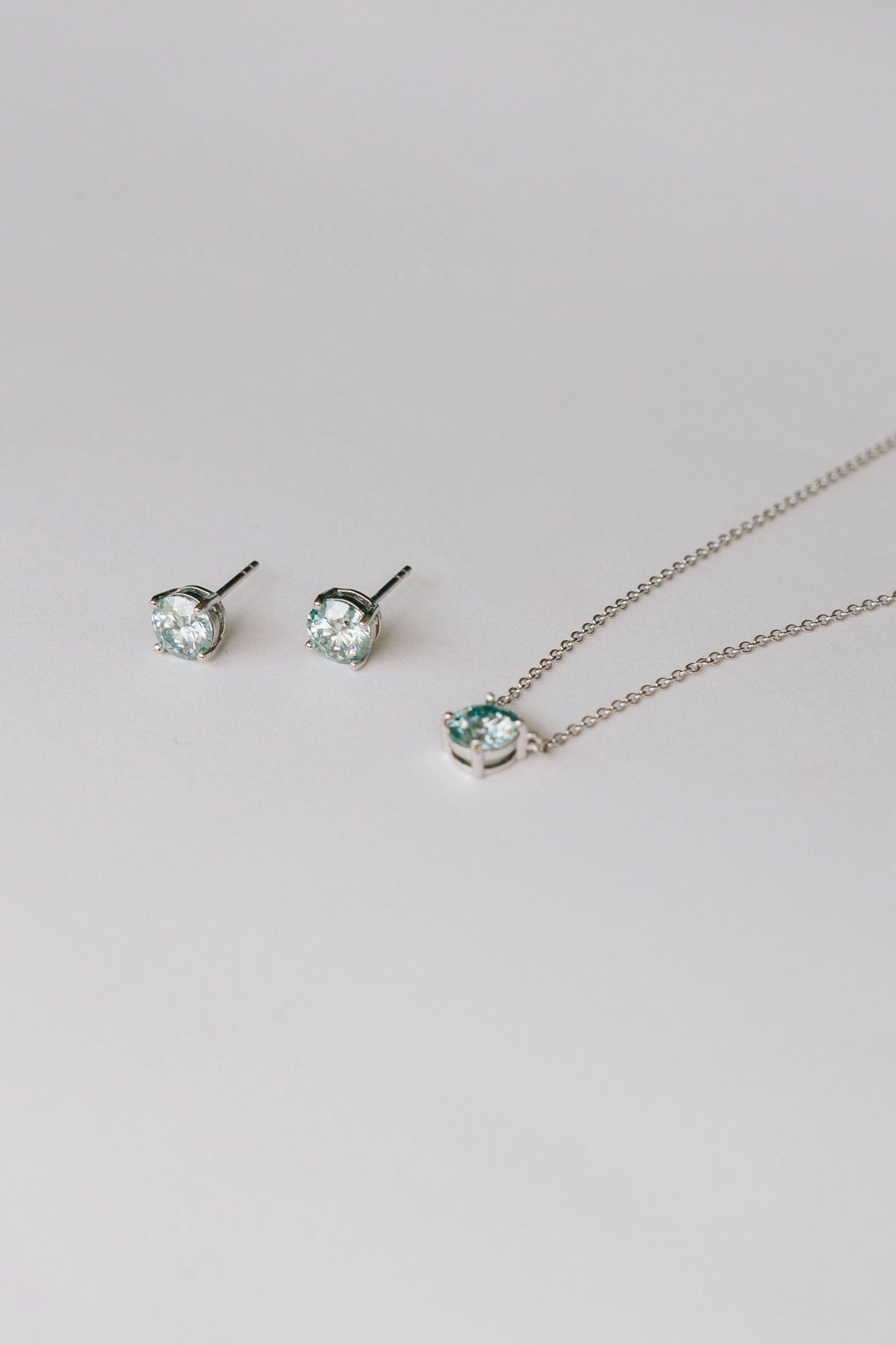 Brinco Moissanite Azul